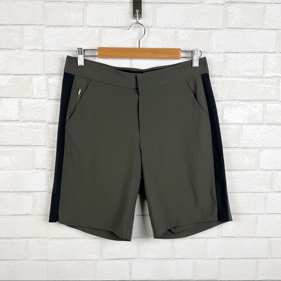 Womens Feather Bermuda Walking Shorts 